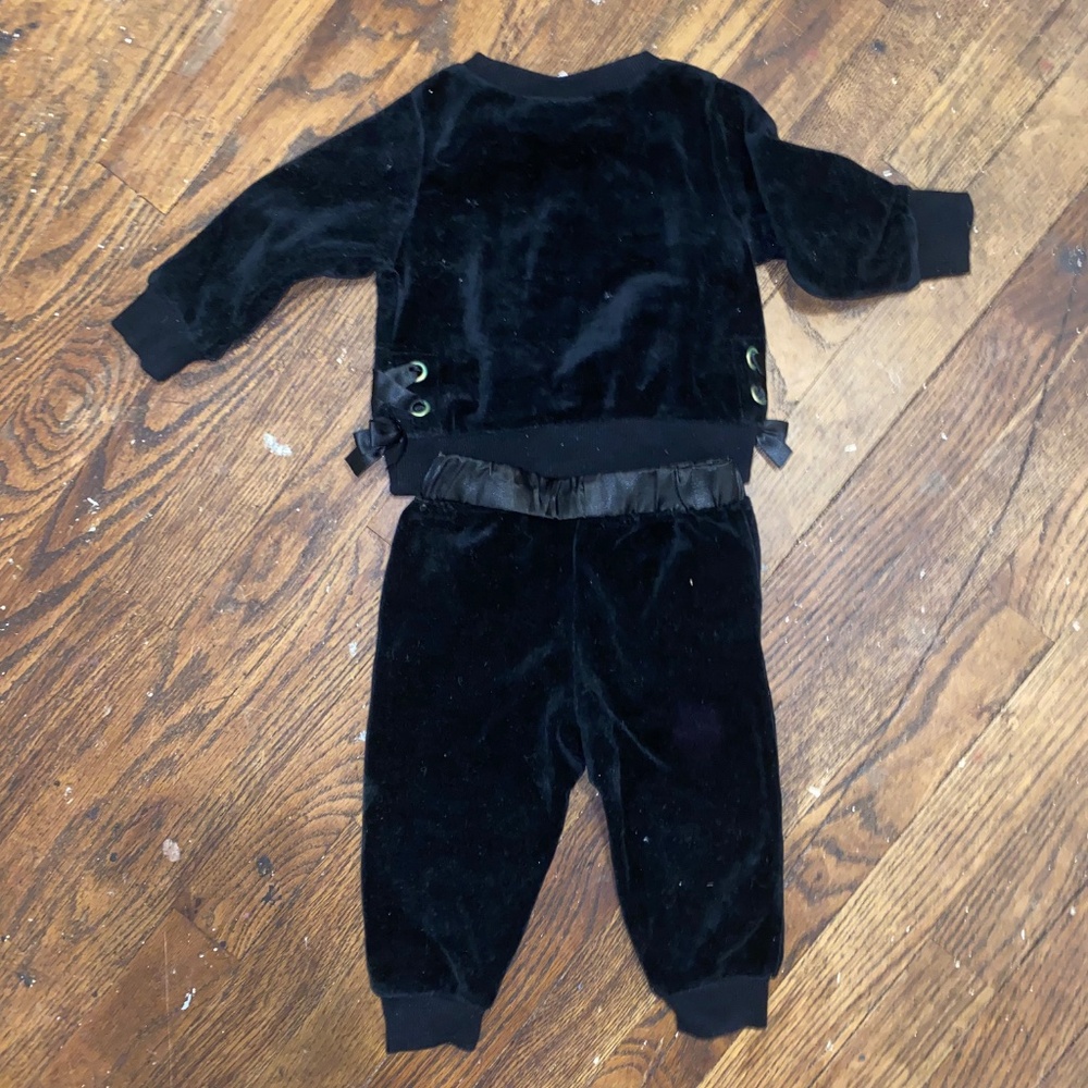 Juicy Couture Velvet Two Piece Sweatsuit - 3-6M - Picture 2 of 4